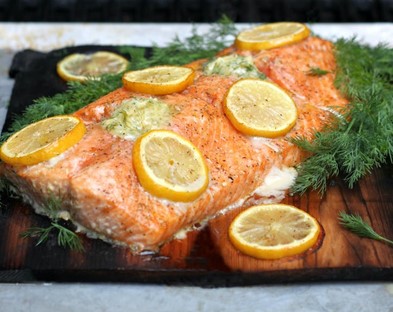 Lachs vom Zedernholzbrett