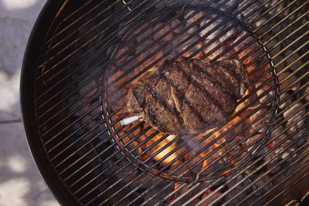 3401151 - Weber Smartes kabelloses Grillthermometer inkl. Ladestation - White