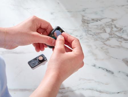 3401151 - Weber Smartes kabelloses Grillthermometer inkl. Ladestation - White