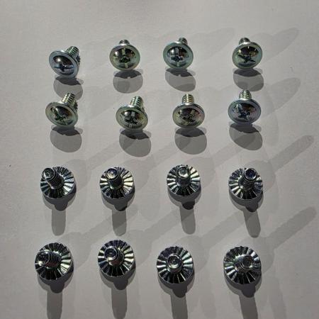 84683 - SCHRAUBENSATZ ROLLEN SPIRIT 2013